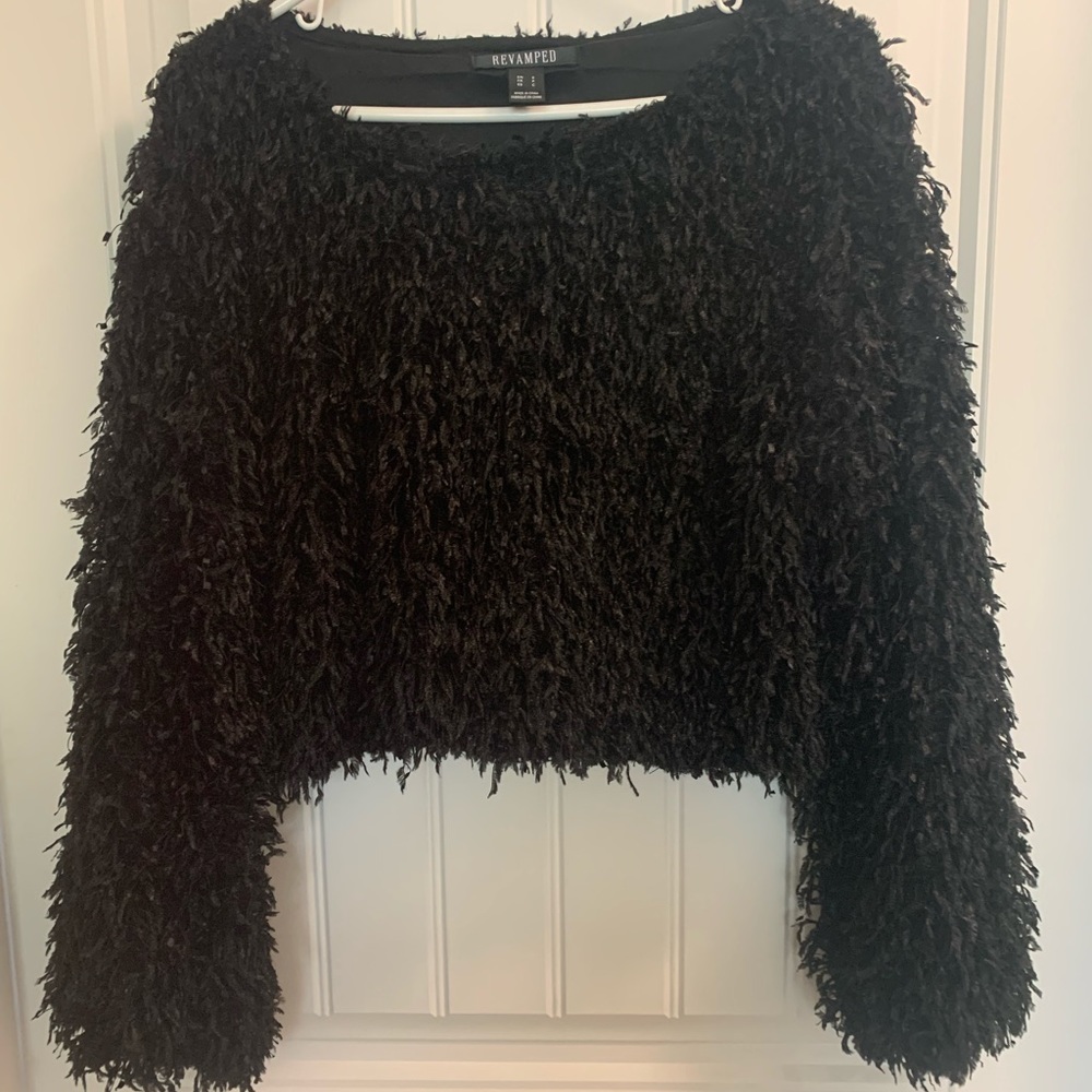 Fuzzy cropped sweater